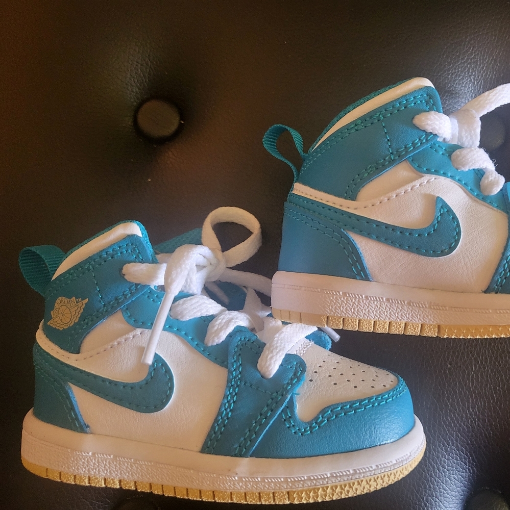 Jordan Mid